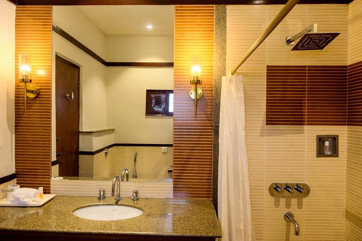 Chanakya Bnr Hotel Puri Zewnętrze zdjęcie